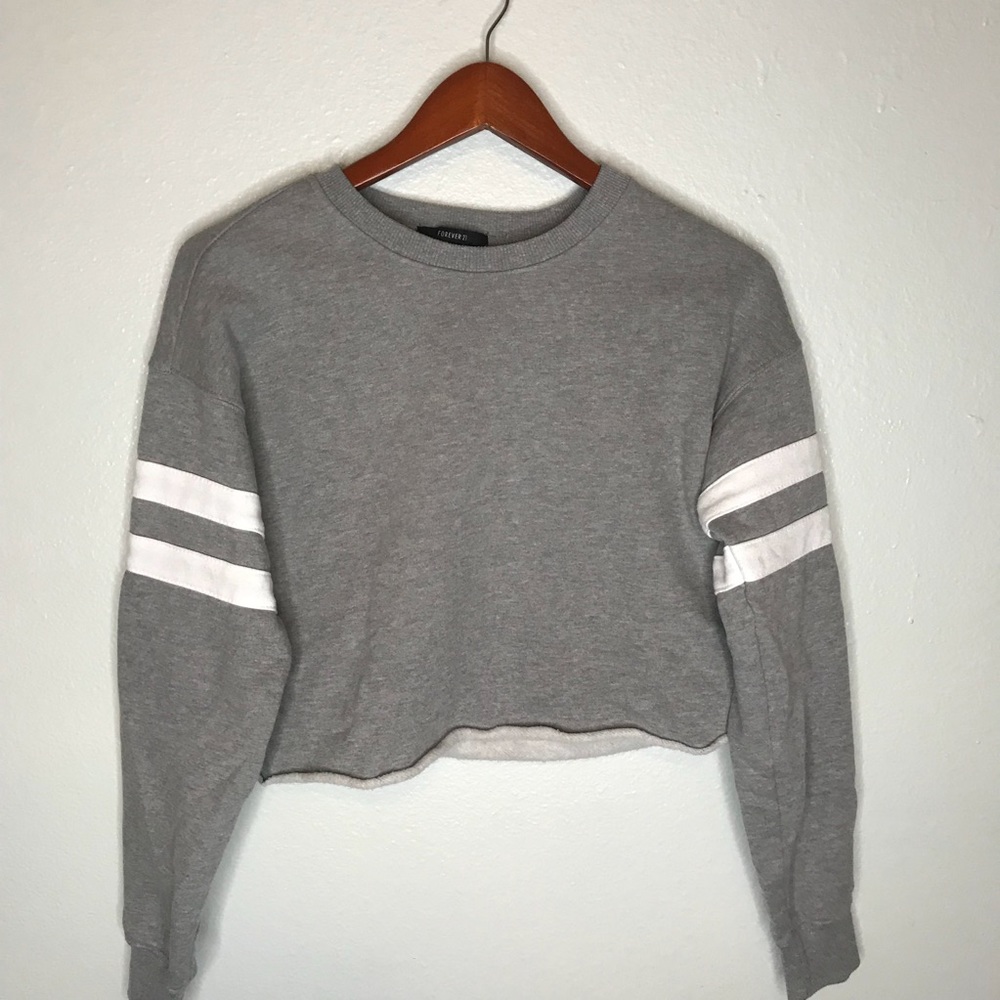 Cropped crew neck